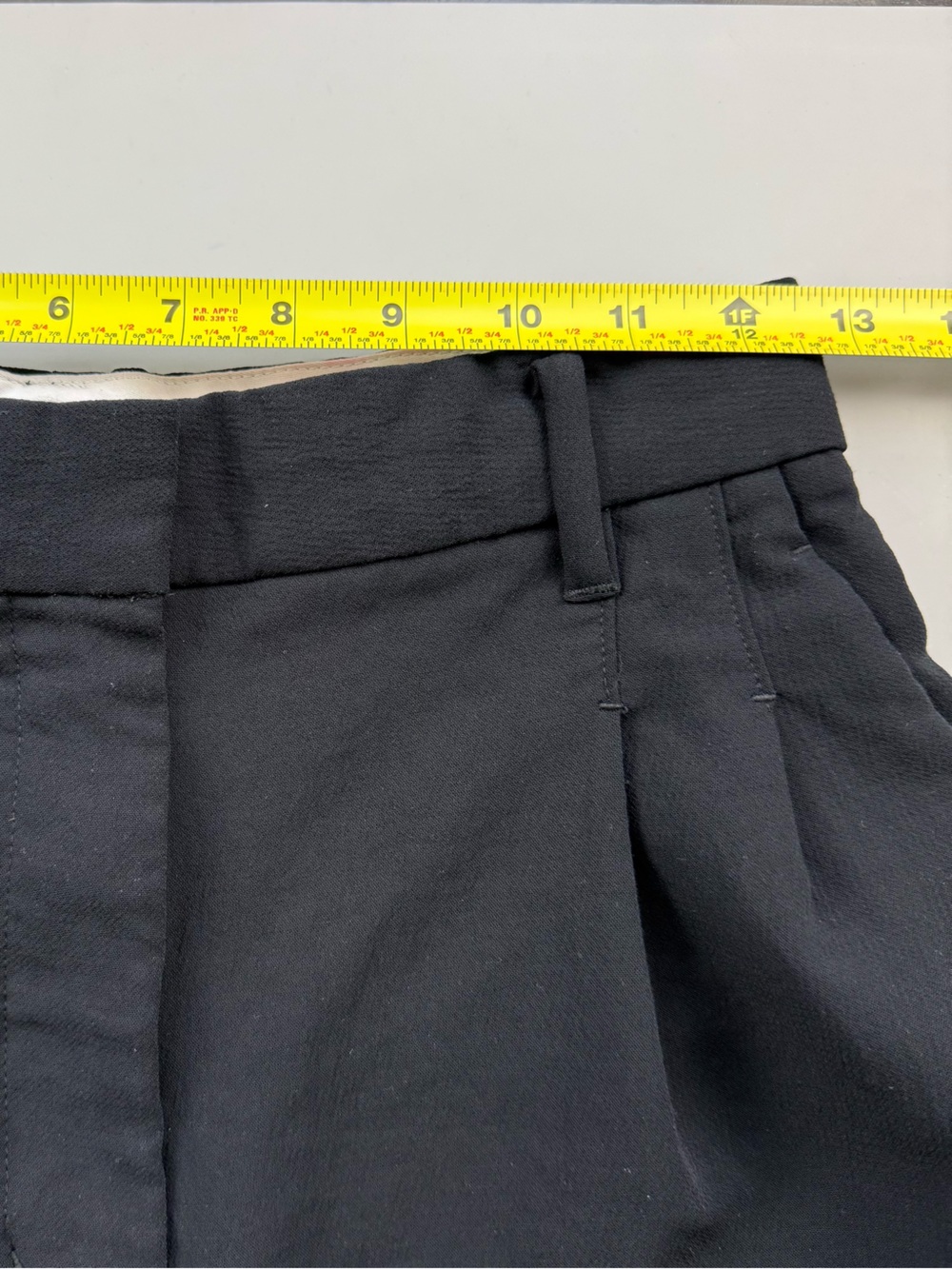 Aritzia Wilfred Effortless Mid-Thigh Pleated Trouser Shorts Black 4 Minimalist - Picture 12 of 13